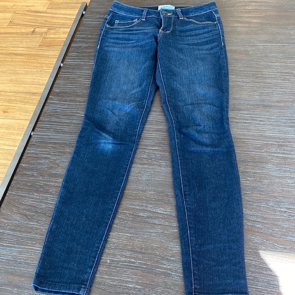 Jolt ladies denim in size 3. 31 inch inseam with slight distressing. - Picture 2 of 7